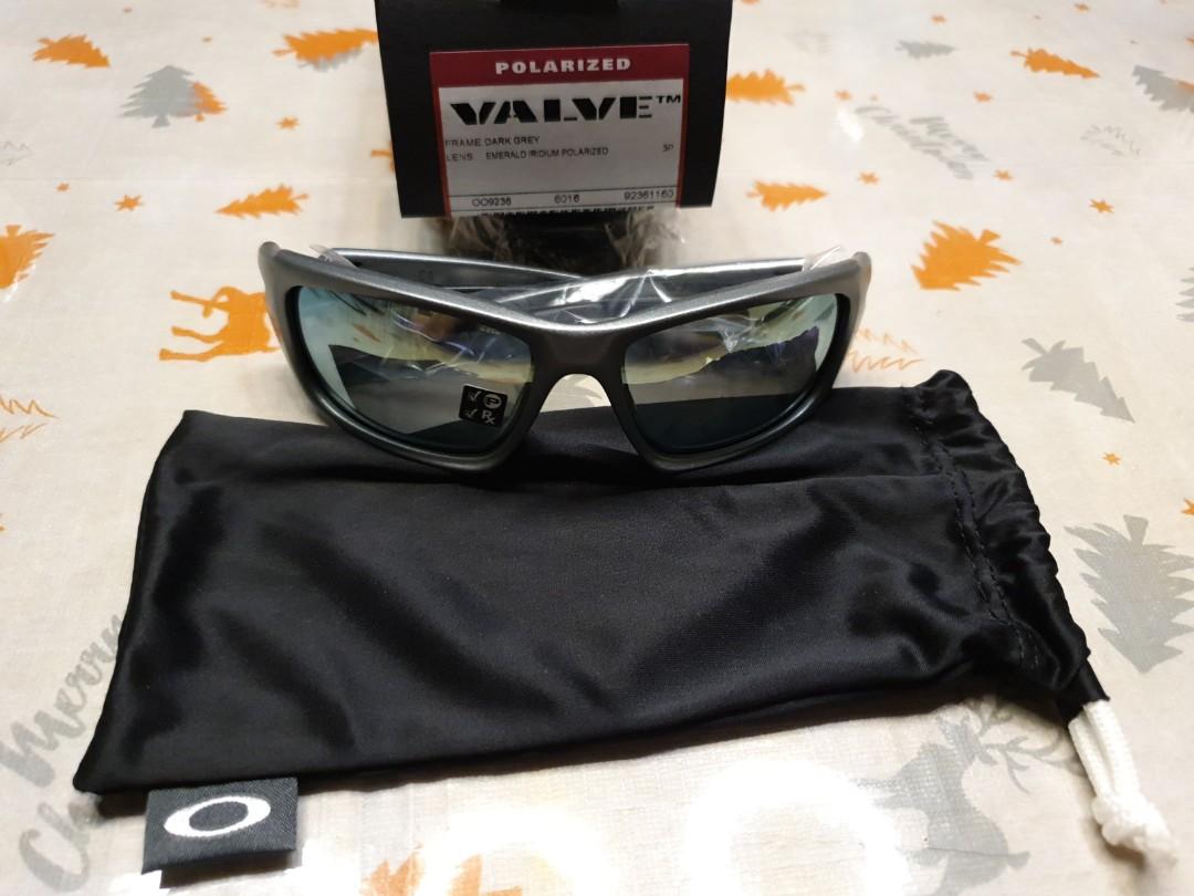 Oakley valve 009236 grey polarized best sale sunglasses