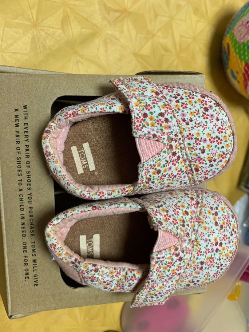 Toms size top 2 baby