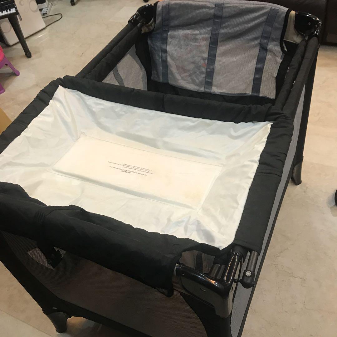 Travel cot and play pen, Babies & Kids, Baby Nursery & Kids Furniture
