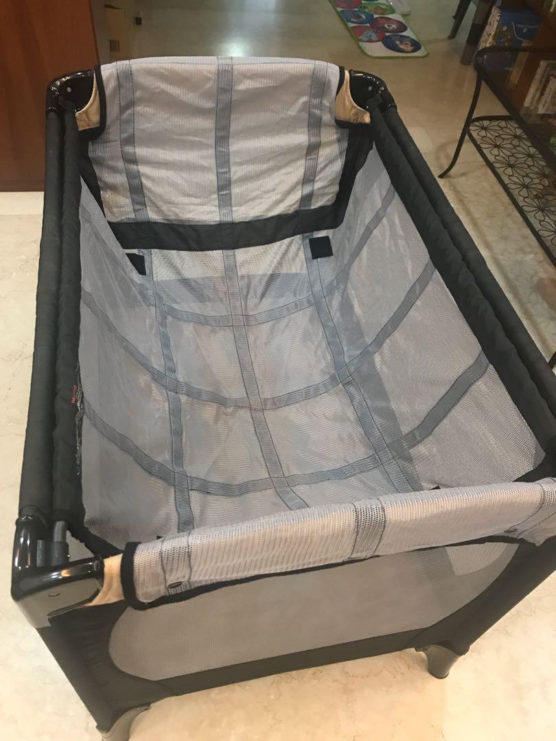 Travel cot and play pen, Babies & Kids, Baby Nursery & Kids Furniture