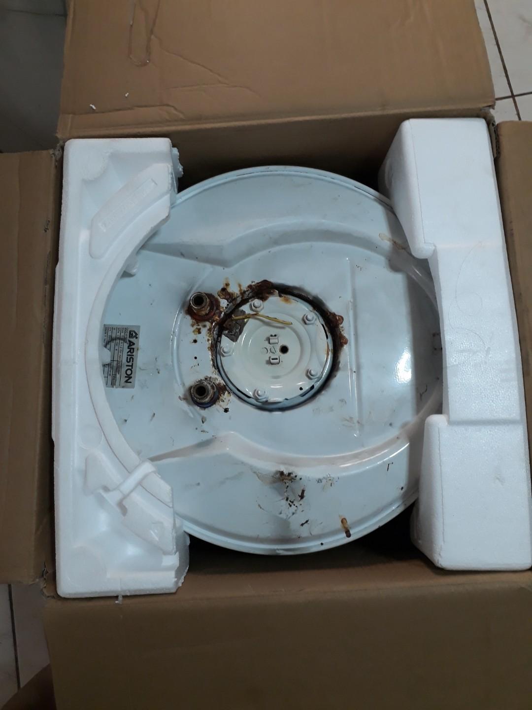 Water Heater Bekas Ariston, Elektronik, Lainnya di Carousell