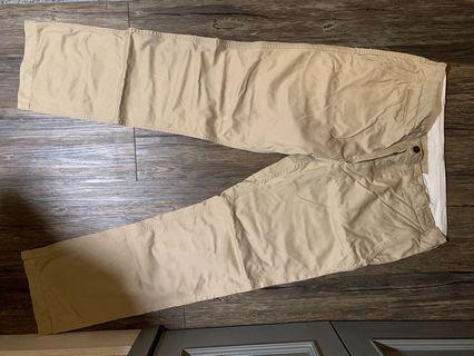 Uniqlo卡其色