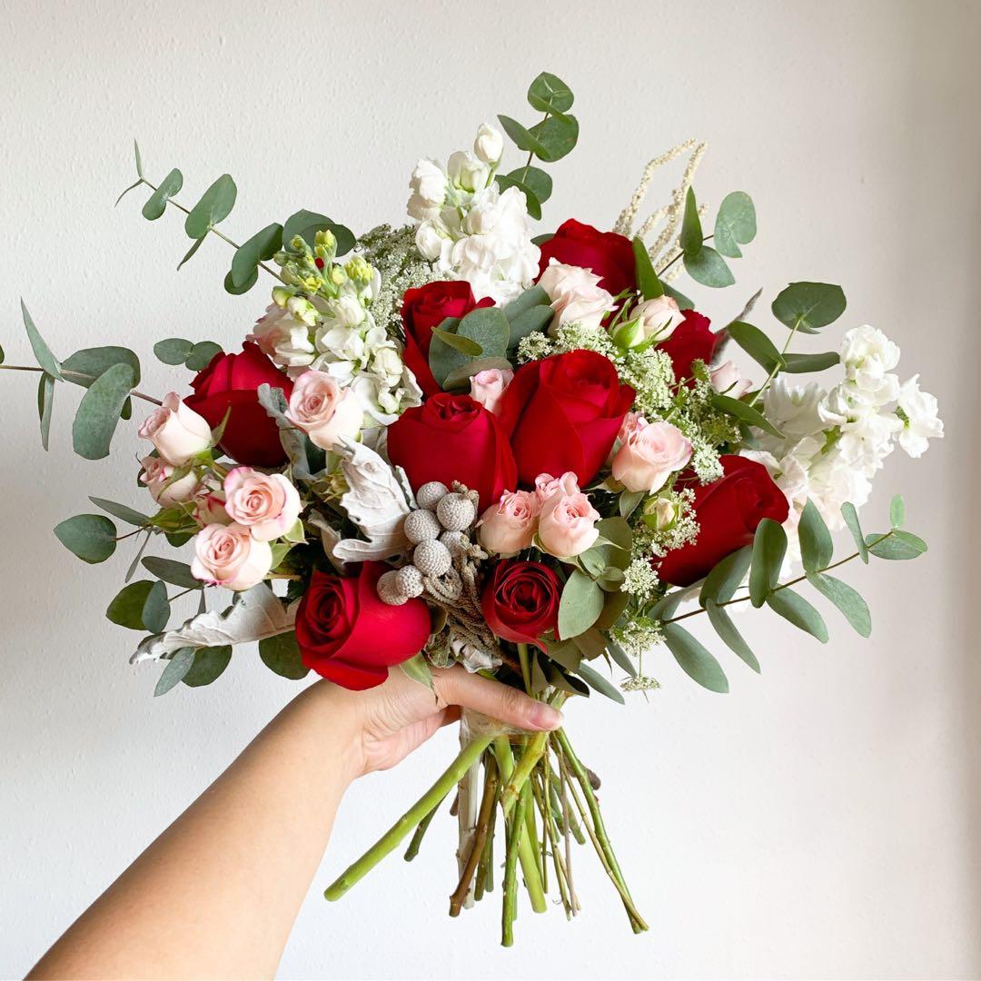 pink and white bridal bouquet