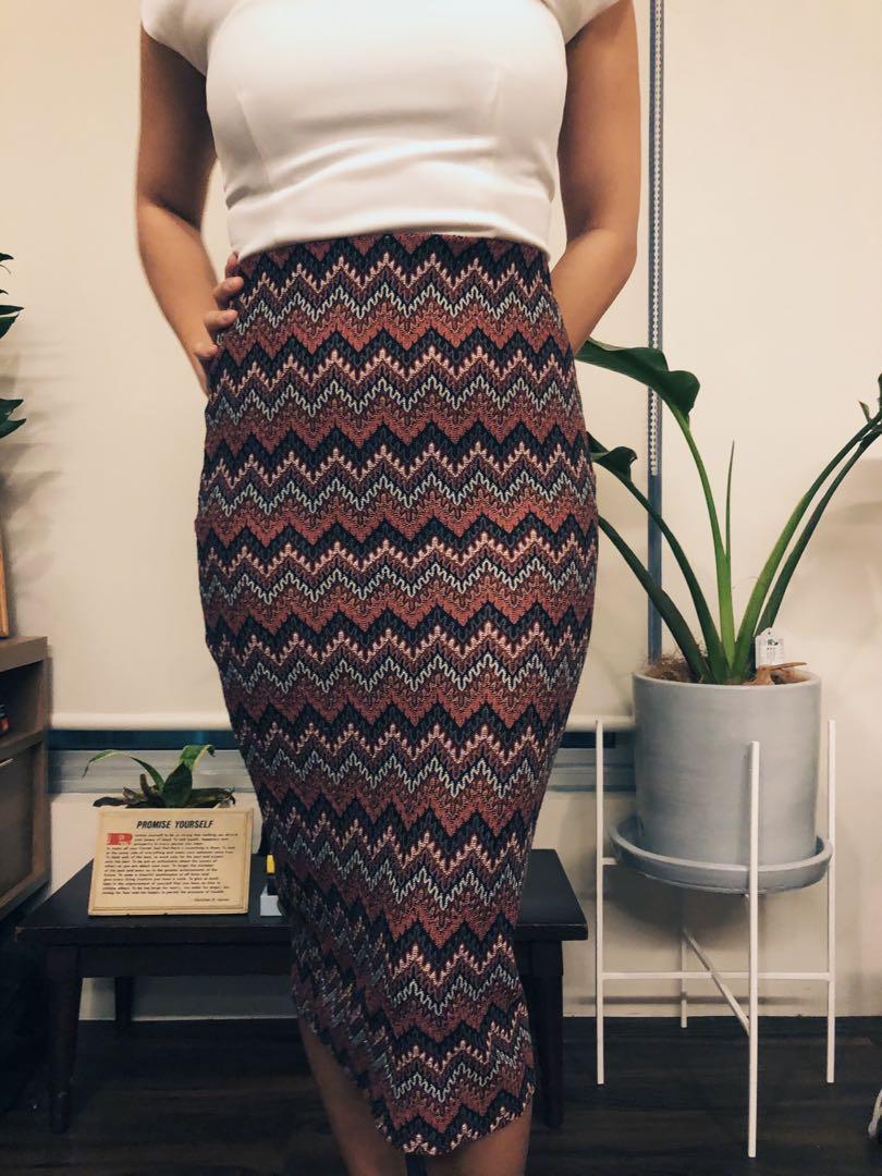 Dorothy Perkins Skirt (Category: Dresses) located in Manila. Submitted by mompreneur_declutterd (Listing ID 273197625, Image 2). Description: .
