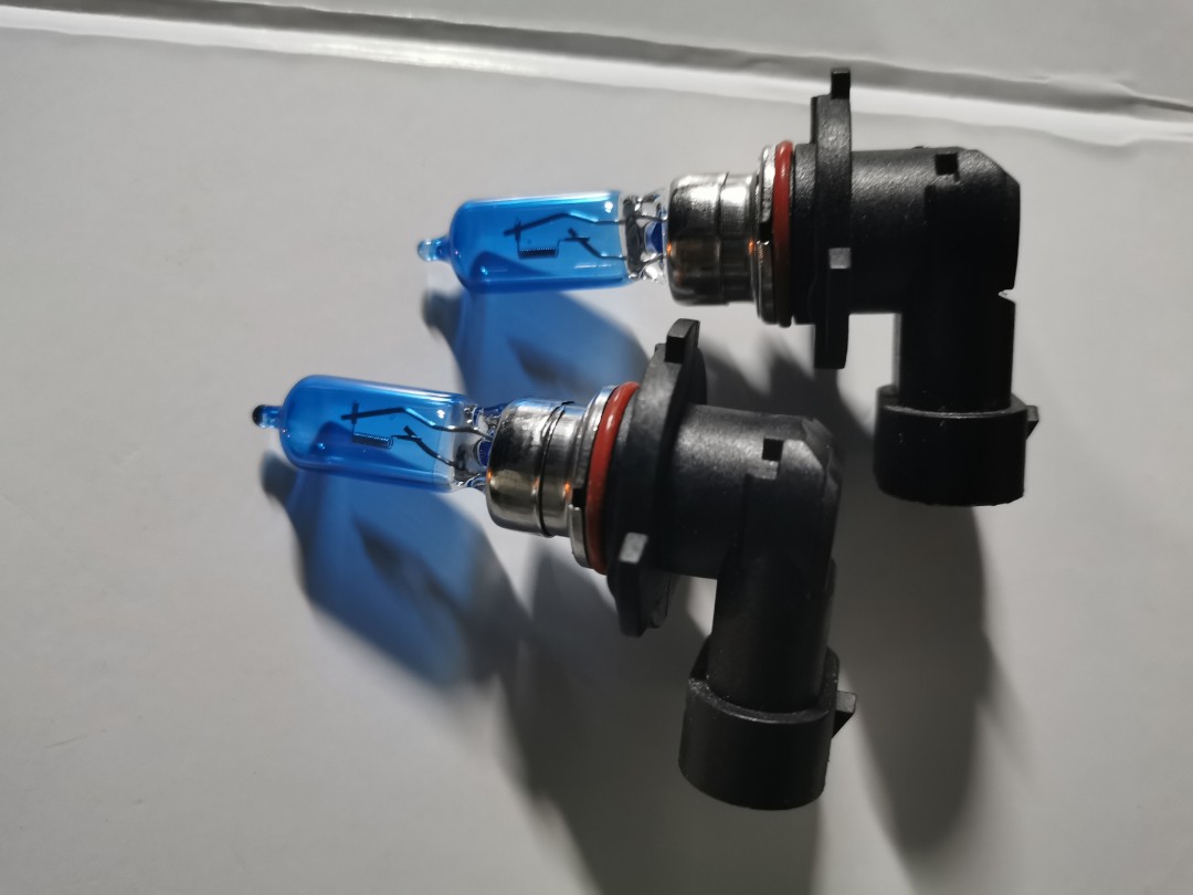 HB3 plug and play bulbs (white), Car Accessories, Electronics & Lights