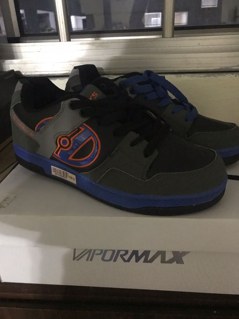 Heelys, Men's Fashion, Footwear, Dress Shoes on Carousell