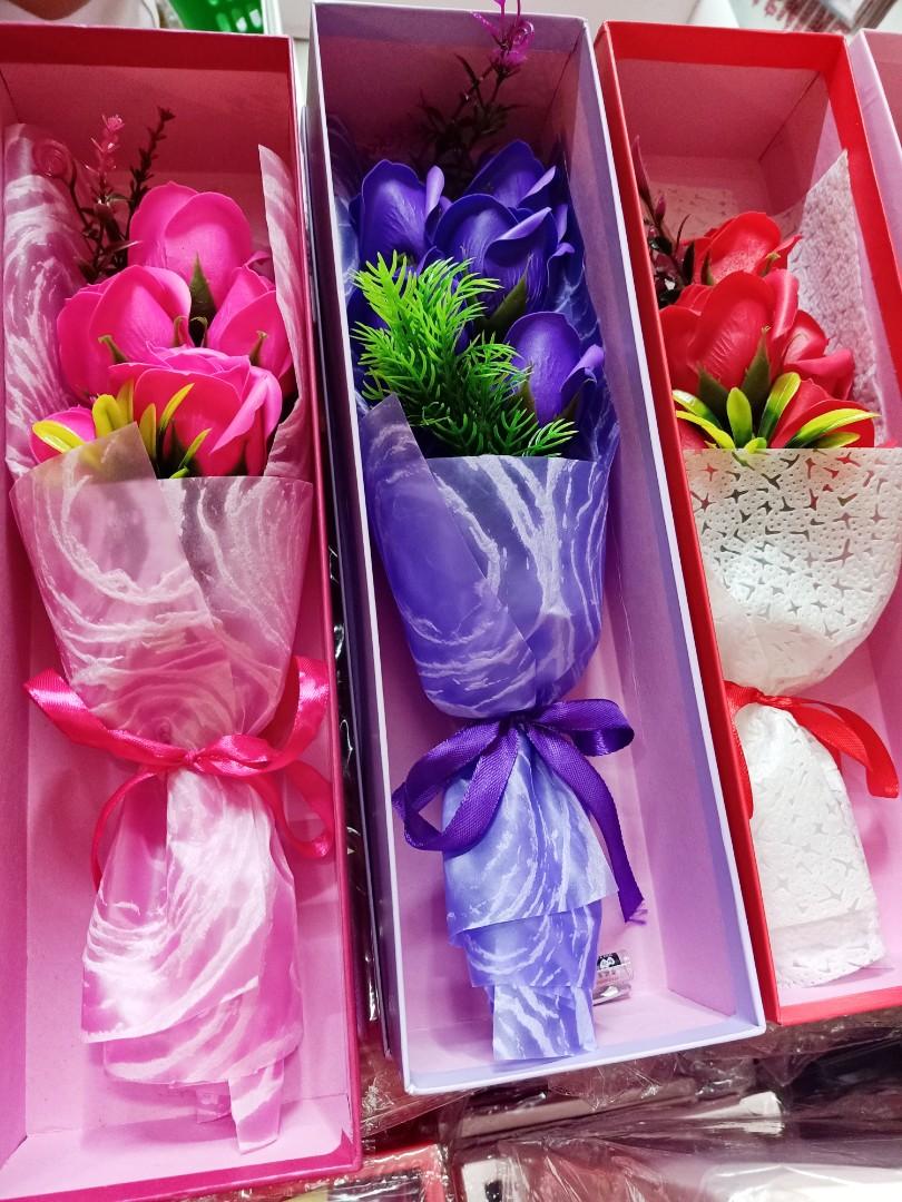 ROSES (VALENTINES GIFT) in a Twist (Category: Flowers & Bouquets) located in Quezon City. Submitted by oss928 (Listing ID 273135054, Image 1). Description: Simple and Romantic gift for Valentine Make your love one Happy on a very special Day (Feb 14, 2020) It's with the twist because it's not just a flower but it is so USEFUL kasi it is made to use as a "HANDSOAP" Reserved yours Now!!! Made to order po.... SF shoulder po ni Buyer Price depends sa