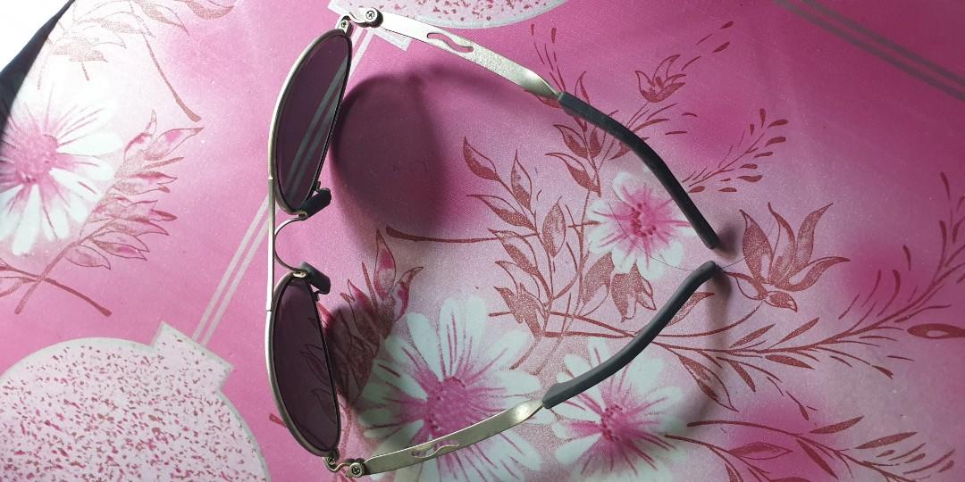 Vintage Rayban Baush and Lomb Orb (Category: Everything Else Others) located in Bulacan. Submitted by blacksonate (Listing ID 273193772, Image 2). Description: Original Vintage Baush and Lomb. Excellent condition. With replacement case and cloth only. Fix price..