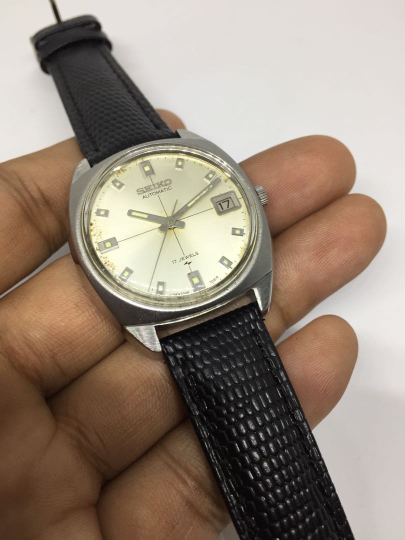 Vintage seiko crosshair 7005-7052 for mens, Men's Fashion, Watches &  Accessories, Watches on Carousell