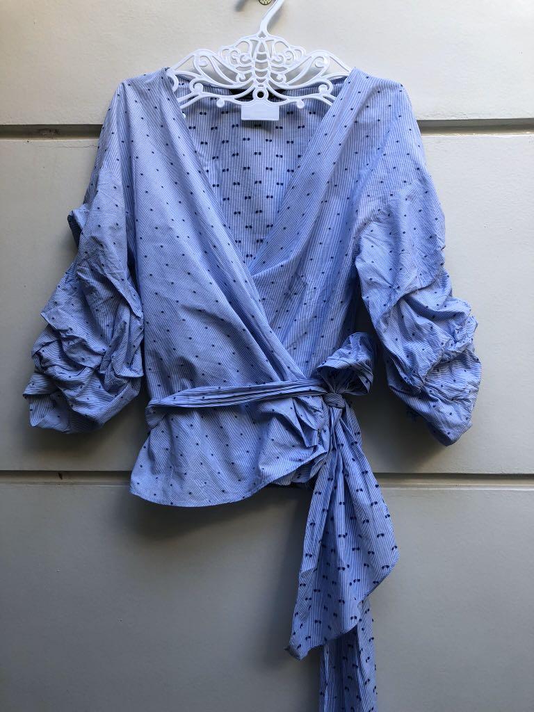 Zara wrap top (Category: Sleeveless) located in Davao. Submitted by limebliss (Listing ID 273158672, Image 3). Description: Can fit small-medium frames.