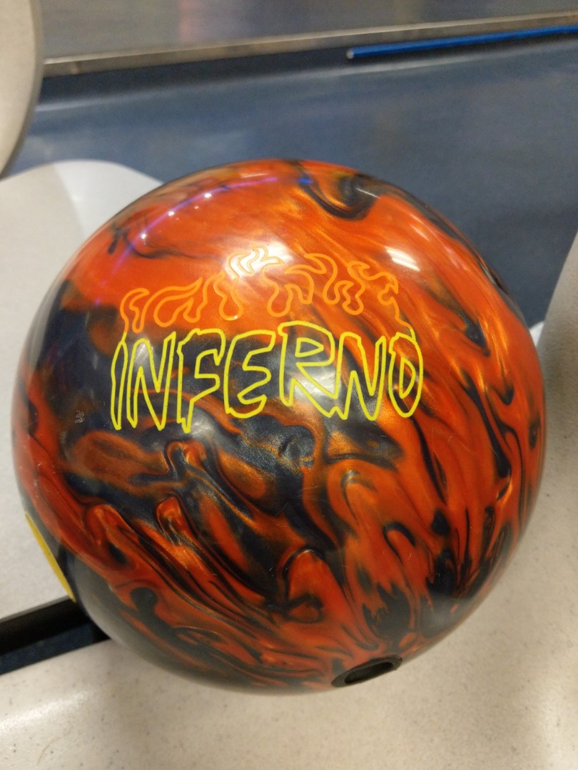 Brunswick Inferno vintage bowling ball 15lbs 保齡球, 運動產品, 其他運動產品 Carousell