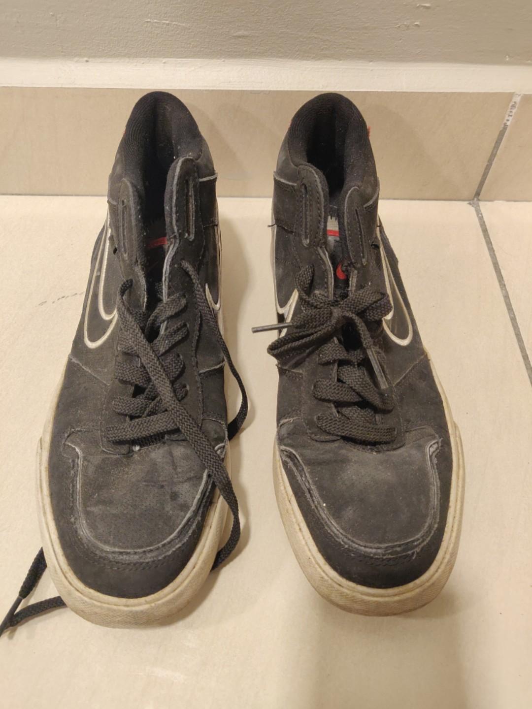 Nike Shoes (Category: Sneakers) located in Bangi. Submitted by the_thrift_project (Listing ID 273368310, Image 2). Description: Original Nike Hi Cut USED!!! Size UK8/EU42 Price includes delivery charges Items as per pictures above..