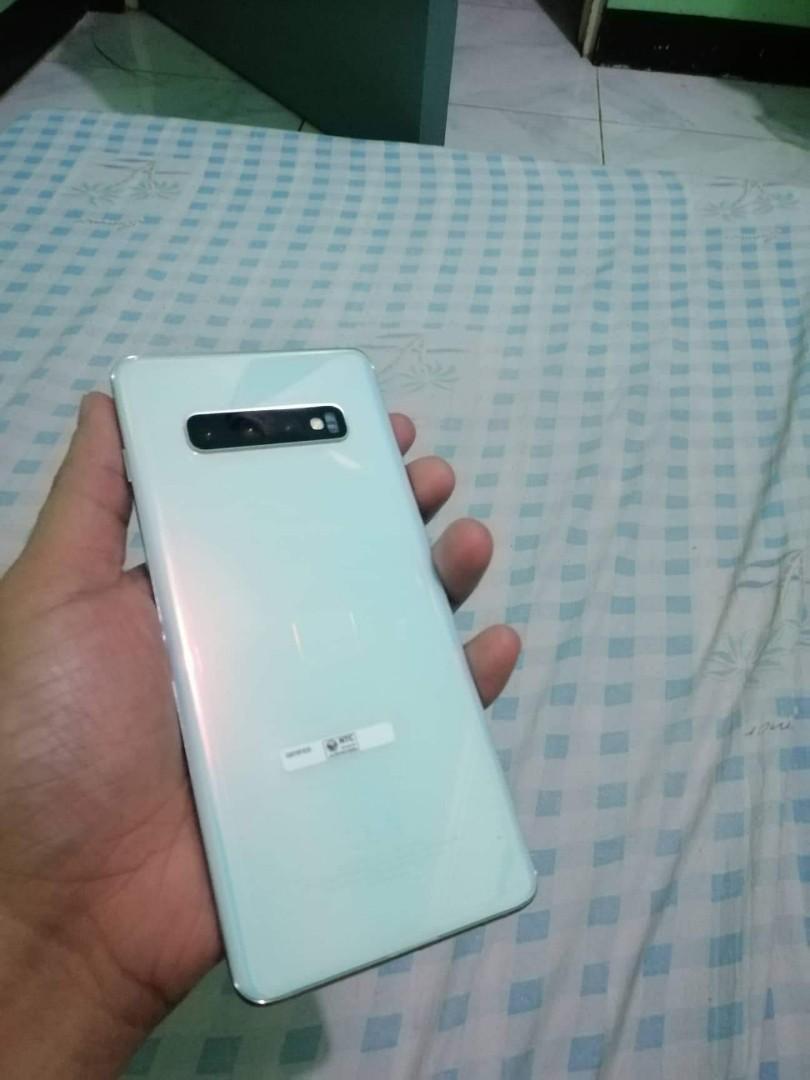 Samsung s10 plus (Category: Samsung) located in San Pedro. Submitted by xaviercaburian (Listing ID 273336255, Image 2). Description: 4 months old s10 plus complete Pwede swap sa lower unit Free smart case.