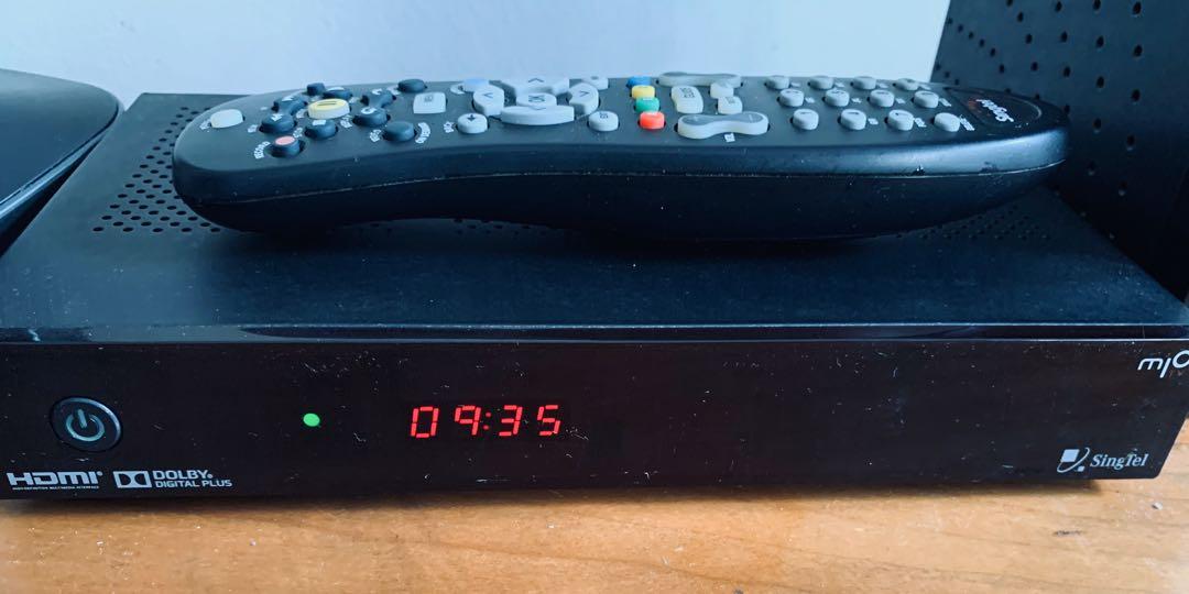 SingTel TV Set Top box with remote, Everything Else on Carousell