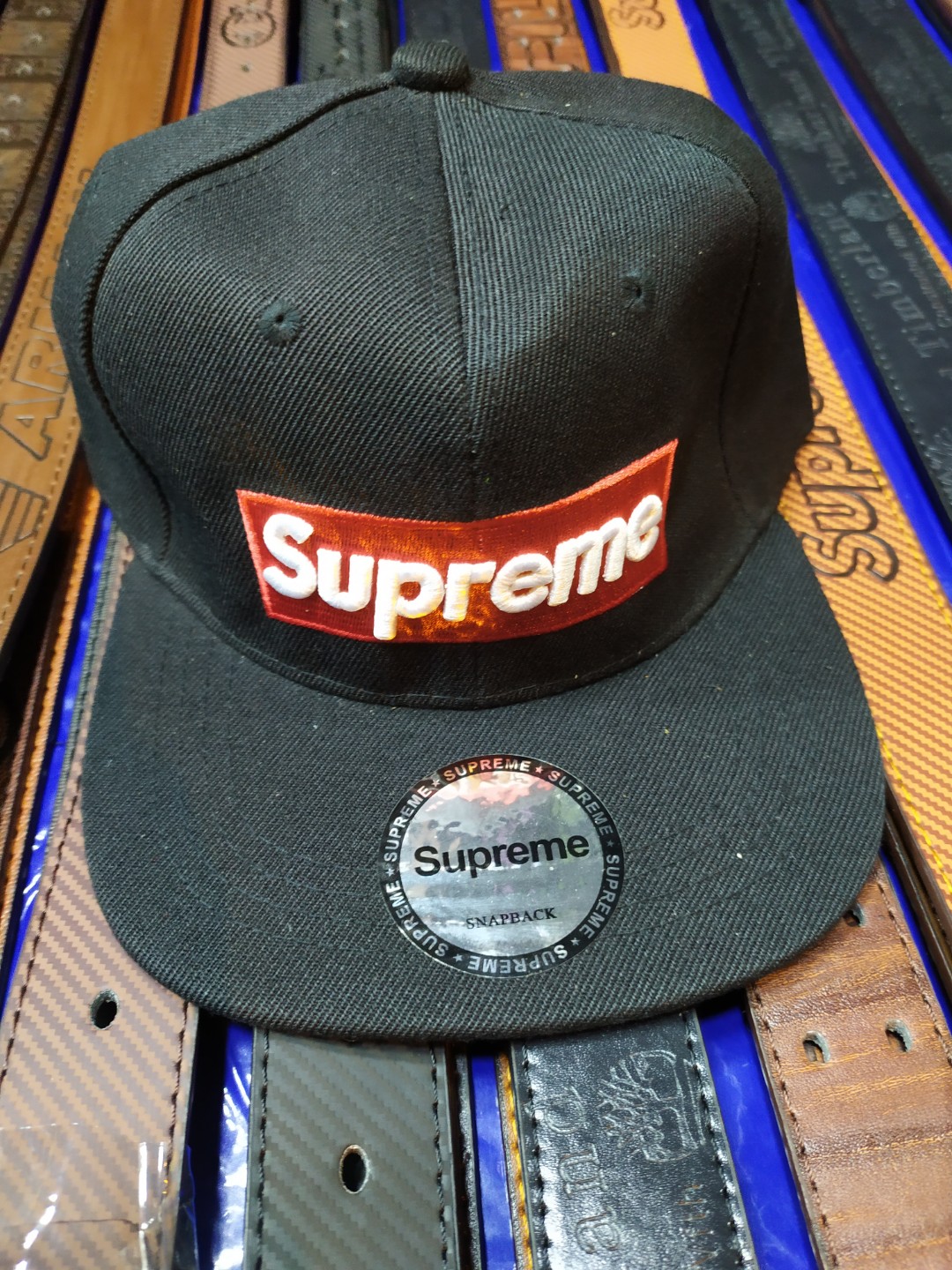 topi supreme