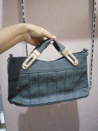 Les femmes clutch / slingbag grey