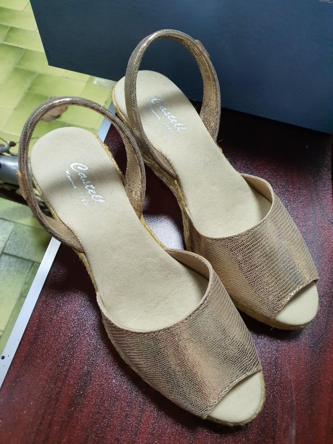 BNIB Castell Gold Platform Shoes, Women 