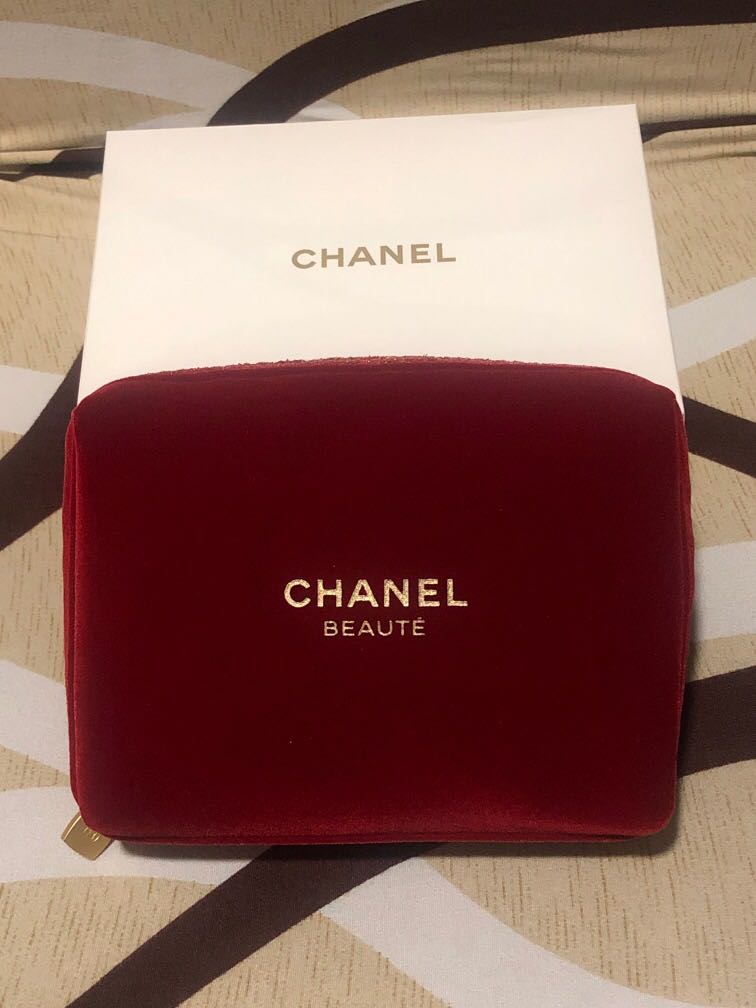 NEW CHANEL BEAUTE TOILETRY BAG IN RED VELVET POLYESTER NEW RED POUCH  ref.721901 - Joli Closet