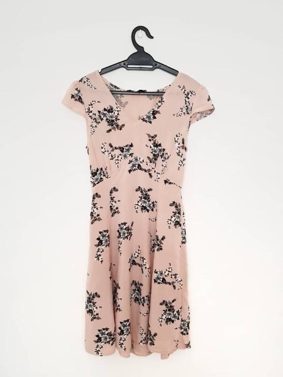 Dorothy Perkins Billie Blossom Floral Dress Light Peach Pink UK 8 Excellent Condition Women s Fashion Dresses Sets Jumpsuits on Carousell