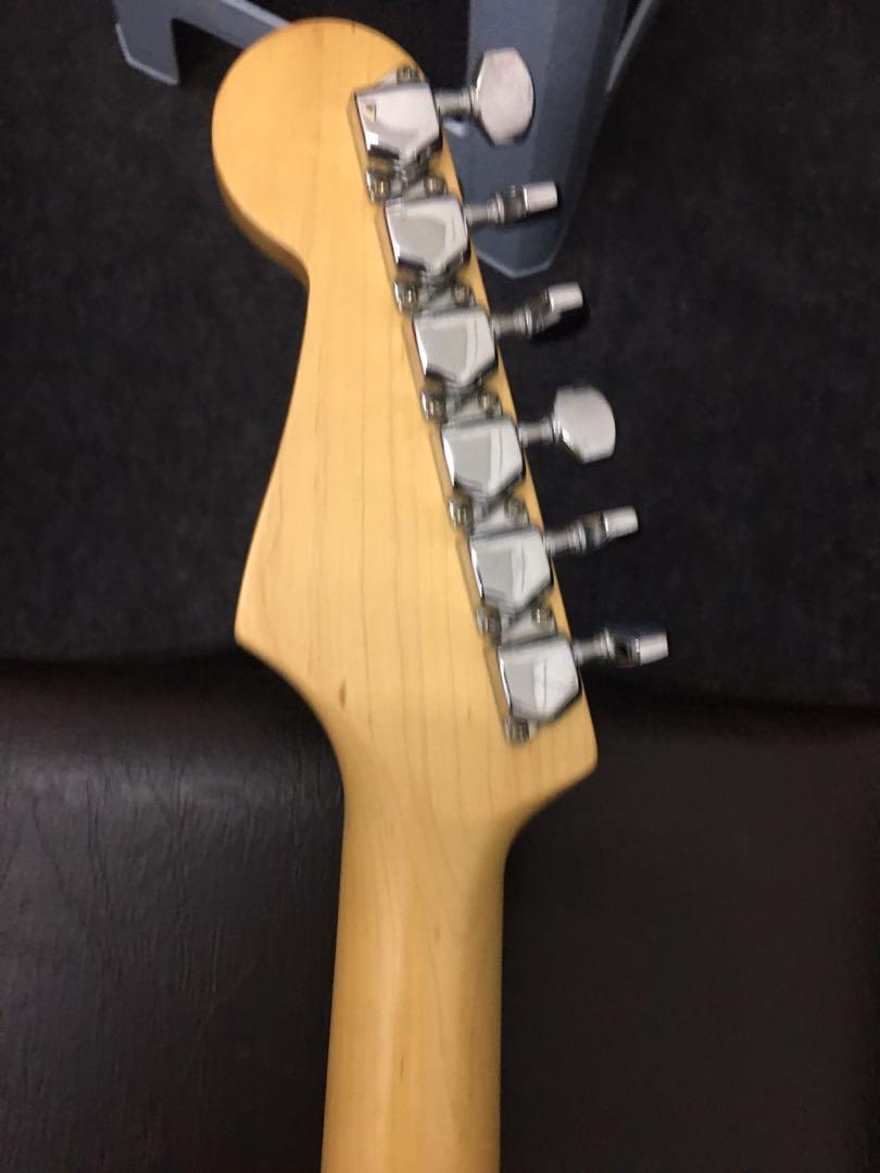 Fender mini Electric Guitar ST-235R, Hobbies & Toys, Music & Media ...