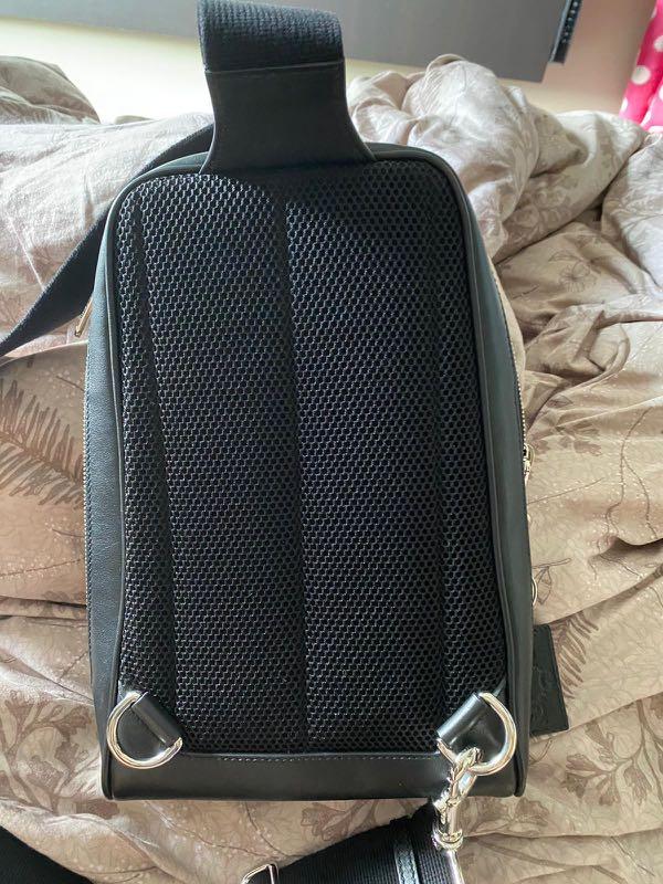 Gucci Black Signature Messenger Bag , Men's Fashion, Bags, Sling Bags