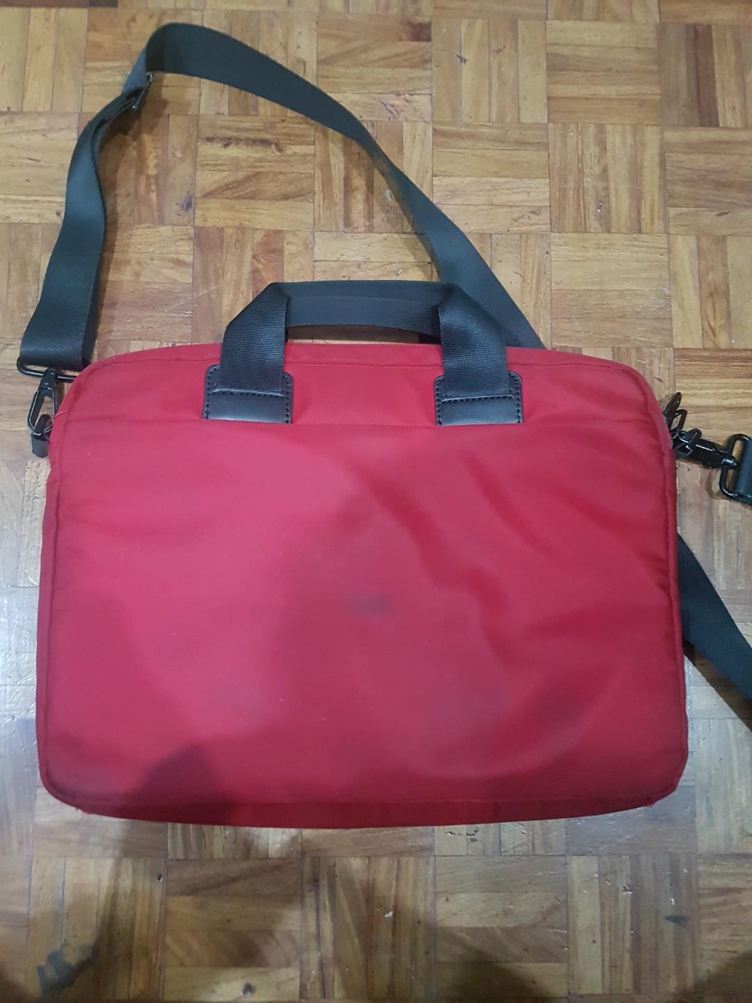 Halo Laptop Bag (Category: Backpacks) located in Quezon City. Submitted by raphasuncion (Listing ID 273532304, Image 2). Description: For Sale Original Halo Laptop Bag '14 inch srp sa halo is 849.00 madumi lang. kaontin linis lang okay na. rfs: nakatambak na lang. sayang. thank you.