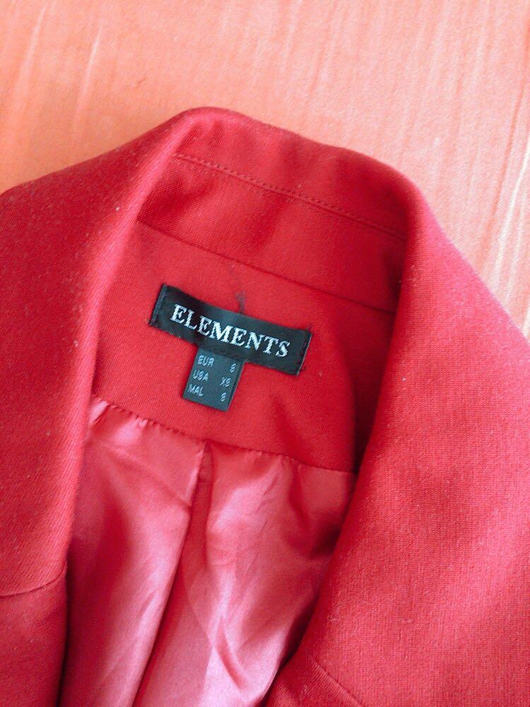 Jacket (Category: Longsleeves) located in Petaling Jaya. Submitted by diaa_fariza (Listing ID 273427045, Image 3). Description: Jacket/ Blazer.