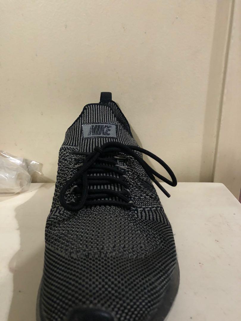 nike flyknit mariah black