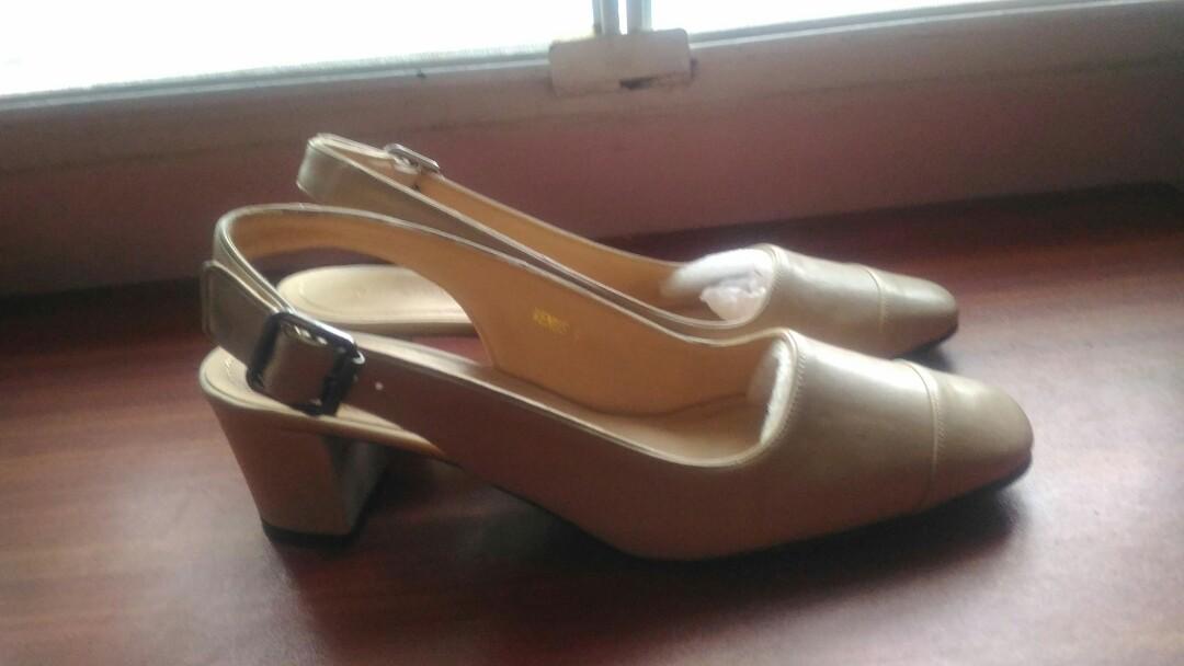 Parisian Nude Block Heels (Venus) (Category: Heels) located in Manila. Submitted by mscluttered (Listing ID 273413994, Image 1). Description: worn only in oath taking. minimal wear, see the last photo. can pass as new!.