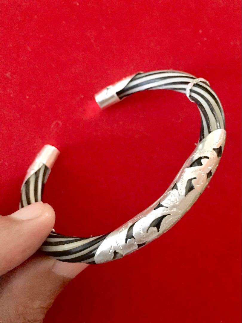 Yanai mudi outlet bracelet gold