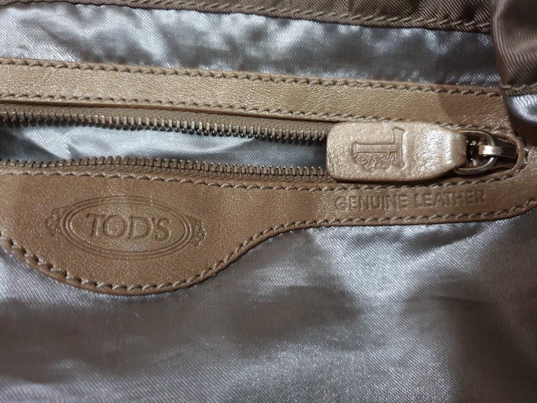 Tod's Pashmi Bag (Category: Luxury Bags & Wallets) located in Taguig. Submitted by anggesmart (Listing ID 273390098, Image 2). Description: Decluttering Preloved Tod's Pashmi Bag Still in good condition. Not in use anymore Add shipping fee Bpi deposit.