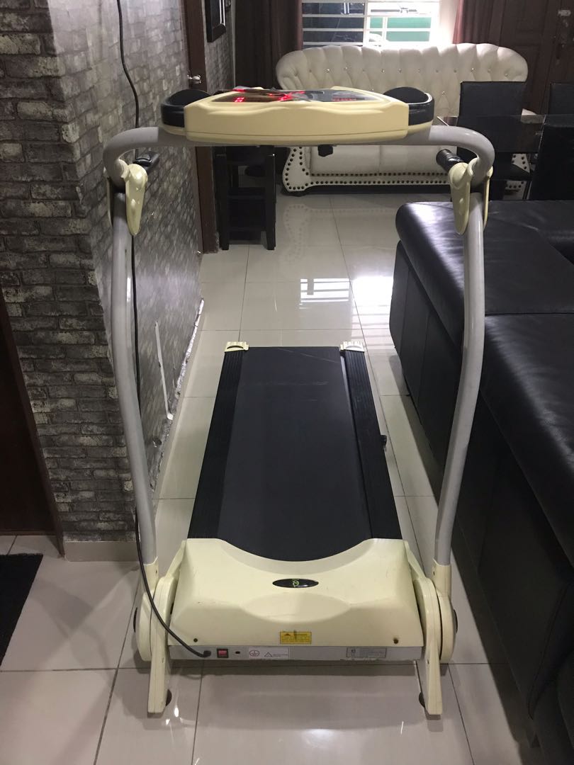 Treadmill include delivery, Sports Equipment, Exercise & Fitness
