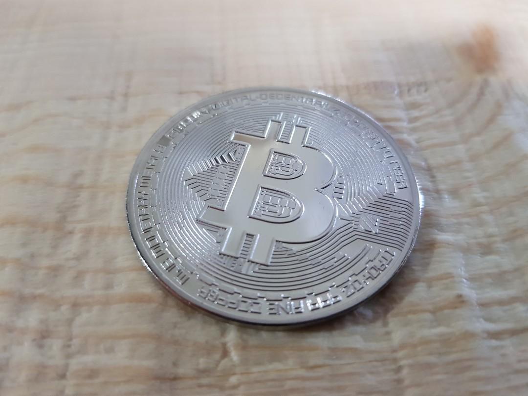 Bitcoin Collectible Coin (Golden), Hobbies & Toys, Memorabilia ...