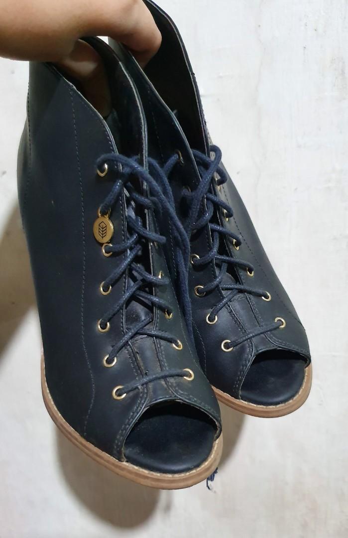 black lace up shoe boots