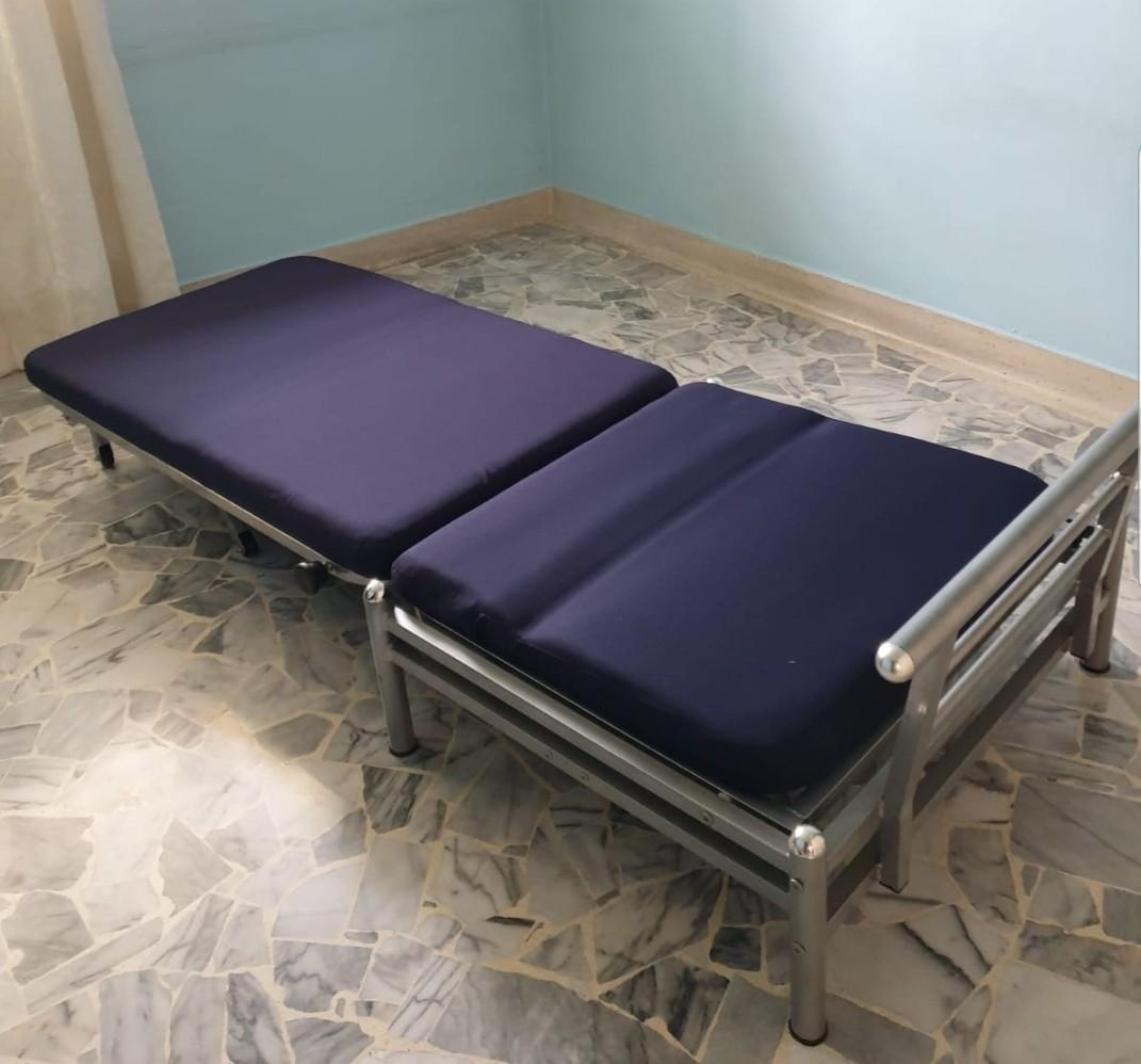Courts deals foldable bed