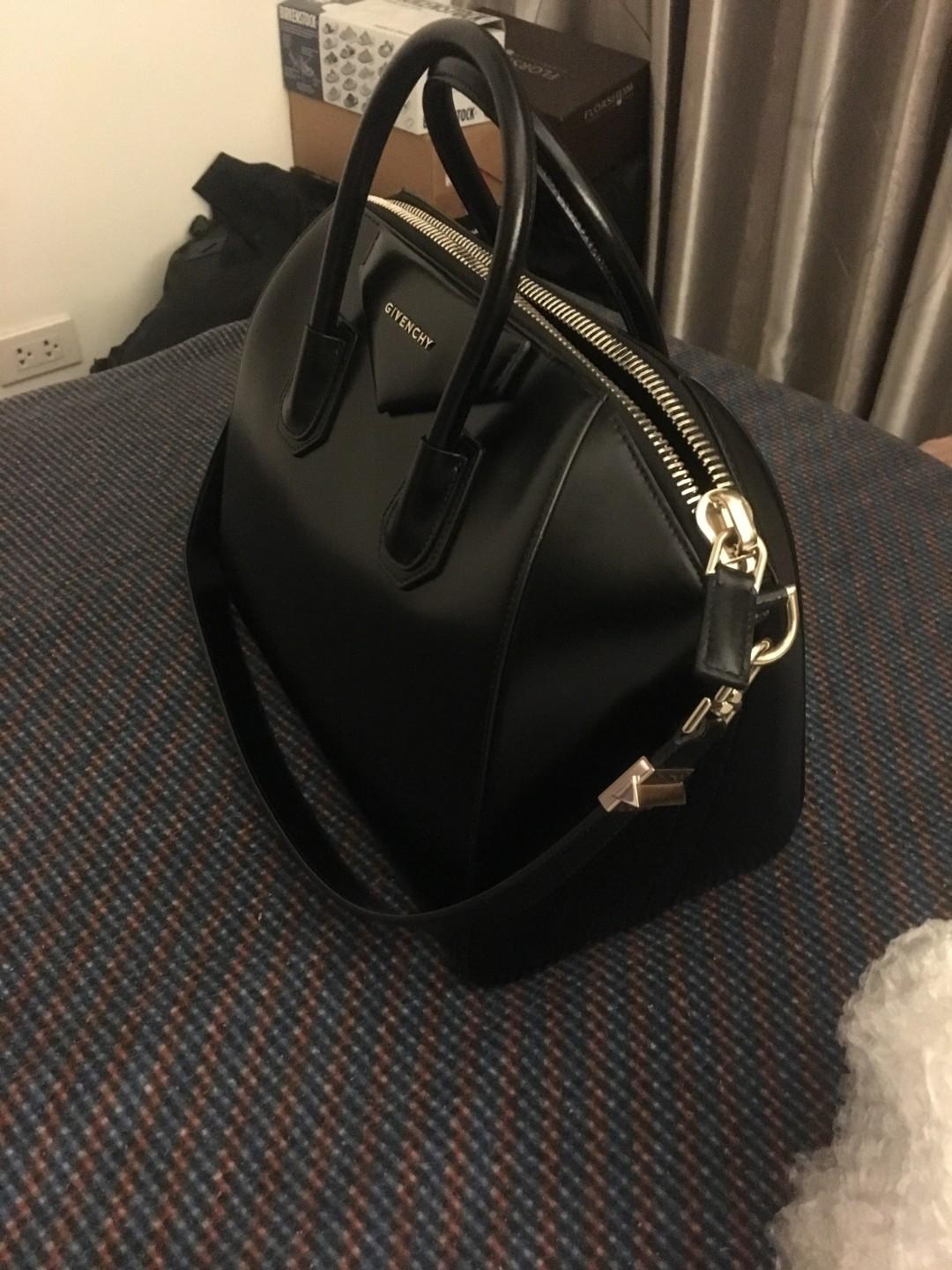 Givenchy Antigona Medium (Category: Luxury Bags & Wallets) located in Makati City. Submitted by kobewobee (Listing ID 273623108, Image 3). Description: Dust bag and authenticity card included Condition: 10/10 Rfs: funding another bag.
