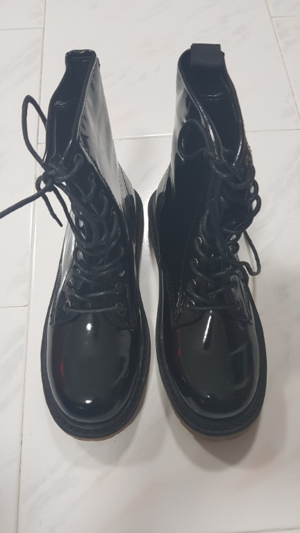 Glossy black boots sale