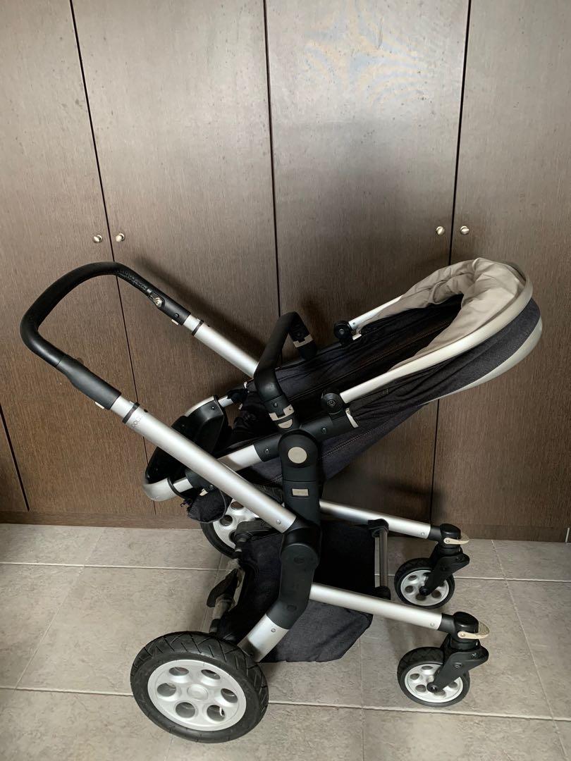 Joolz solid stroller (Category: Strollers) located in Singapore. Submitted by datukgong (Listing ID 273673624, Image 5). Description: Very solid stroller. Seat position high, no need baby chair when go to restaurant. .