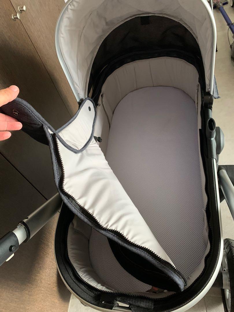 Joolz solid stroller (Category: Strollers) located in Singapore. Submitted by datukgong (Listing ID 273673624, Image 8). Description: Very solid stroller. Seat position high, no need baby chair when go to restaurant. .