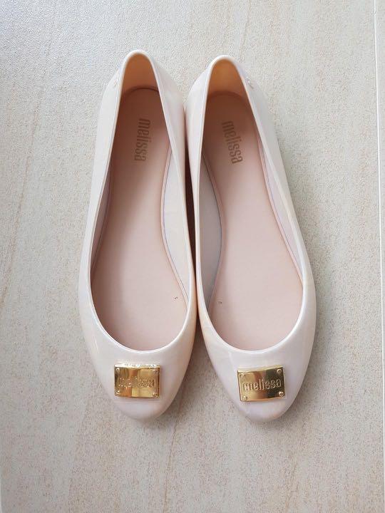 Melissa (Category: Accessories) located in Johor Bahru. Submitted by kyoko123 (Listing ID 273566821, Image 3). Description: -100% authentic ( is not x2 refund) -100% new item - retail price RM360 .