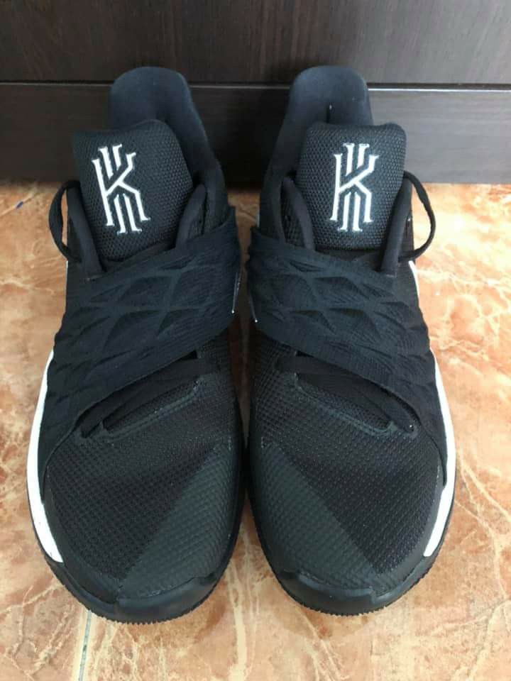 Kyrie low 1 store black metallic silver
