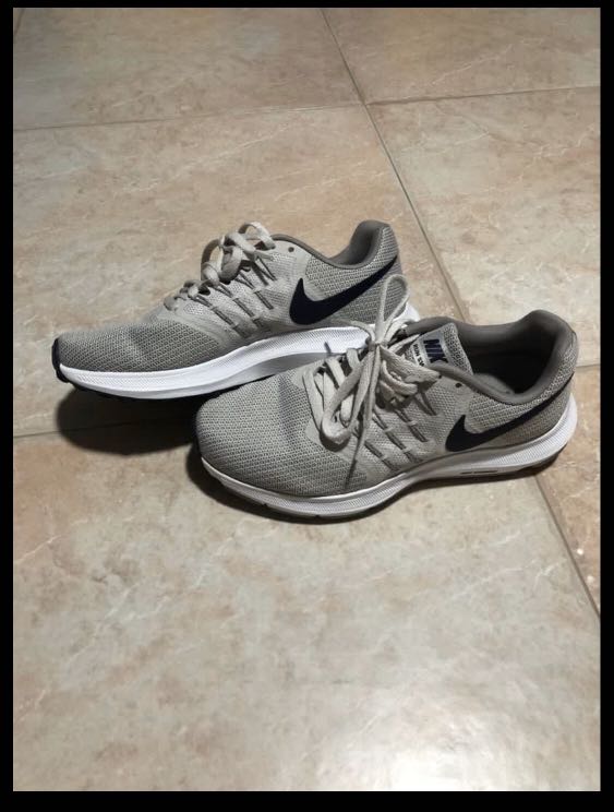 nike run swift gray