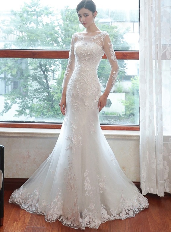 White lace sales fishtail wedding dress