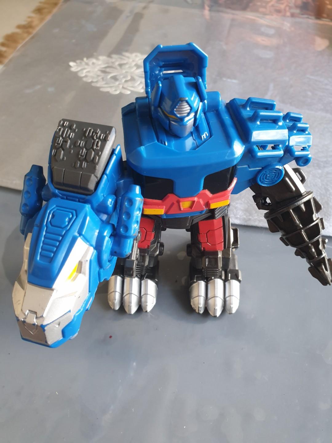 Transformers (Category: Toy Figures) located in Singapore. Submitted by hanlynn678 (Listing ID 273580357, Image 1). Description: Pre loved Transformers Optimus Prime Self collect st Yishun Ave 4.