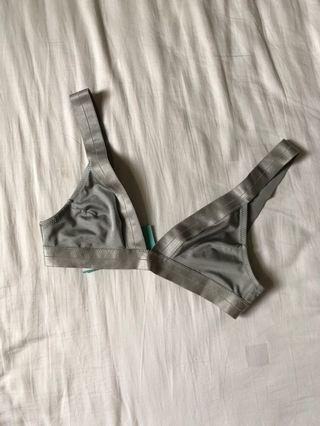H&M bikini top / silvere