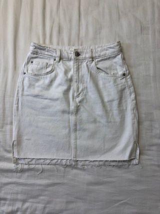 H&M high waisted white skirt