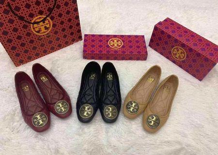 Tory Burch Doll Shoes 
(high quality)

Colors: black, maroon and beige
Sizes: 35-40
Price 700
With Tory Burch box/plus 80 for paper bag