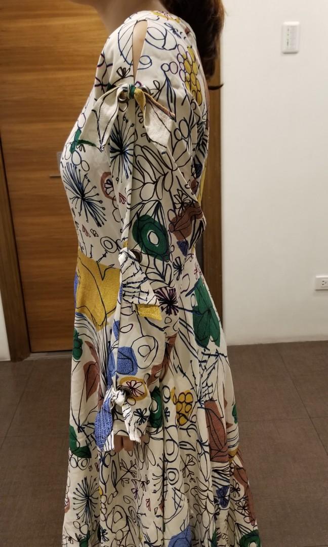 authentic bcbg long sleeve patterned dress (Category: Dresses) located in Quezon City. Submitted by krista_closet (Listing ID 273856145, Image 3). Description: .