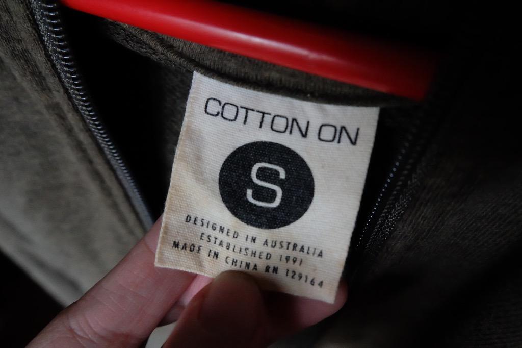 Cotton On green hoodie (Category: Coats, Jackets and Outerwear) located in Manila. Submitted by jmedv (Listing ID 273894956, Image 3). Description: .