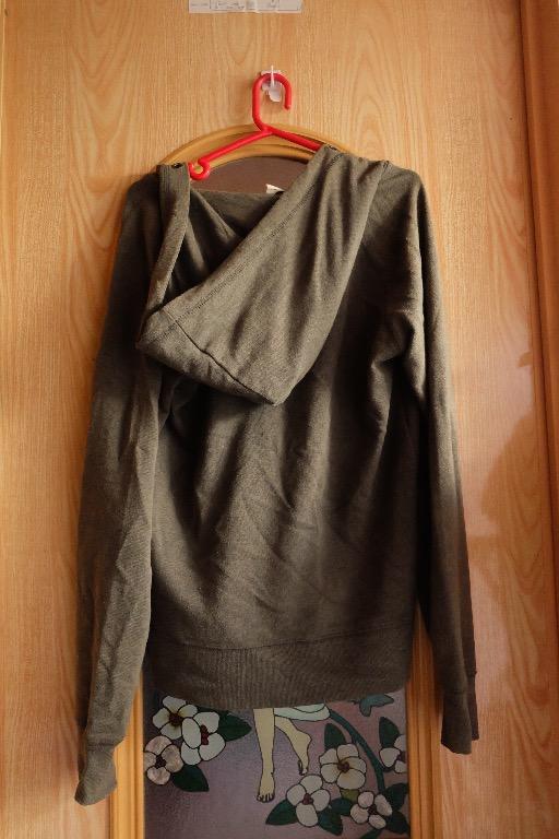 Cotton On green hoodie (Category: Coats, Jackets and Outerwear) located in Manila. Submitted by jmedv (Listing ID 273894956, Image 2). Description: .